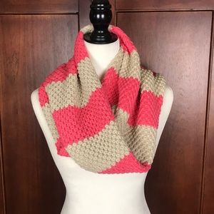 🛍 4/$20 SALE Forever 21 Infinity Coral Scarf